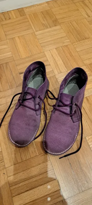 Botas Pisamierdas moradas ante