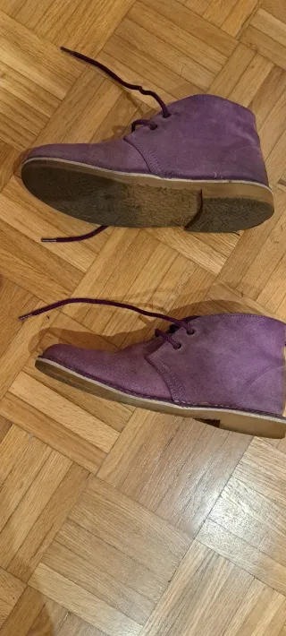 Botas Pisamierdas moradas ante