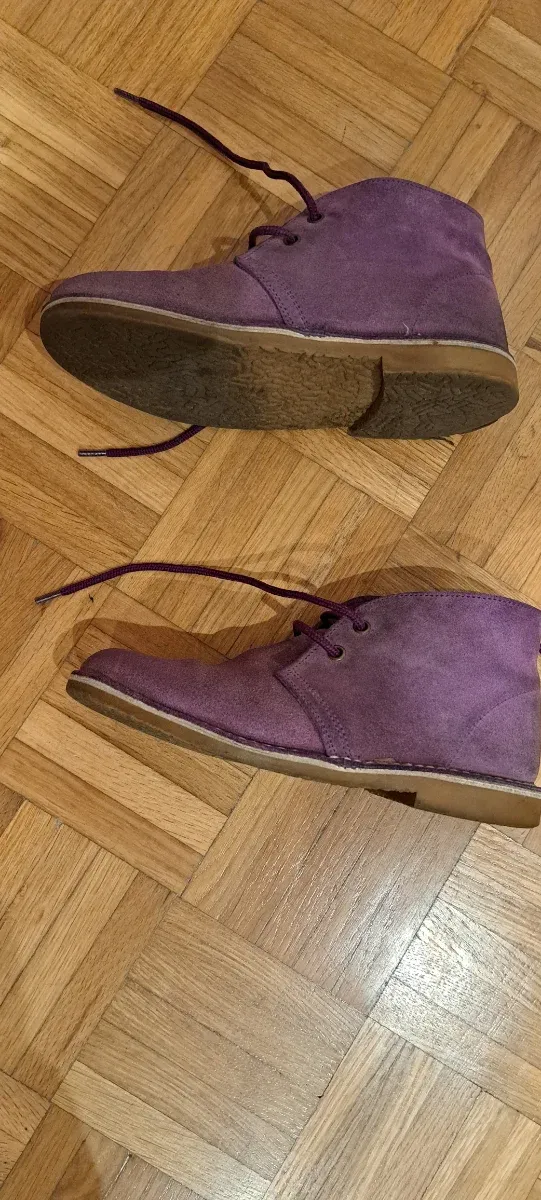 Botas Pisamierdas moradas ante