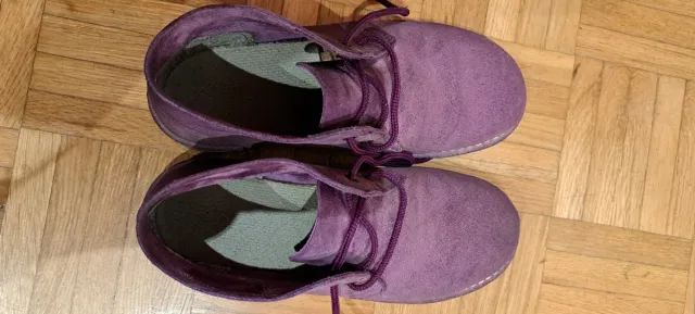 Botas Pisamierdas moradas ante