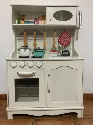 Cocinita de juguete blanca