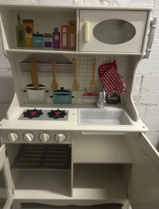 Cocinita de juguete blanca