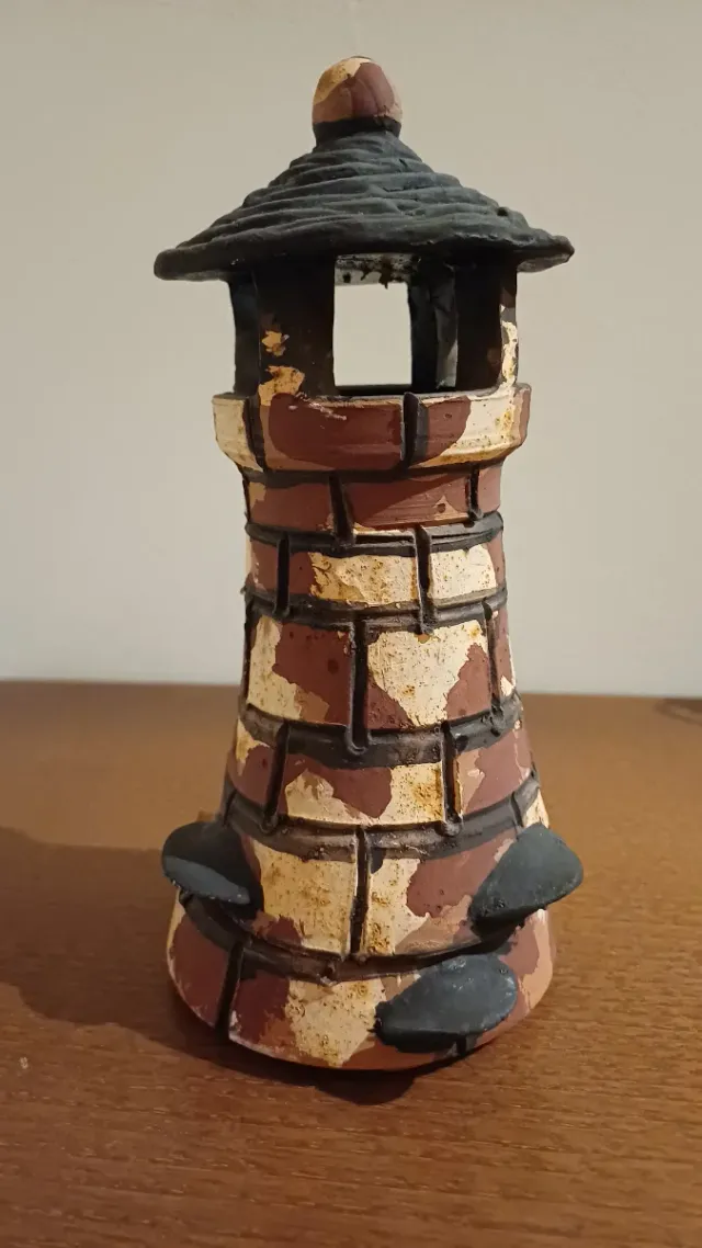 Incensario de barro estilo chimenea