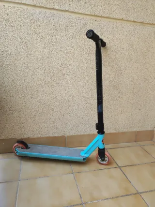 Patinete Patinaje Azul y Negro