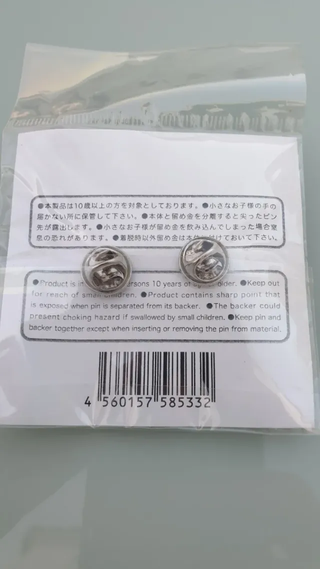 Pin Doraemon x Takashi Murakami comiendo dorayaki