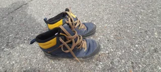 Botas montaña Quechua T40 waterproof