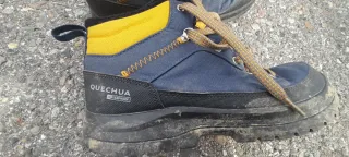 Botas montaña Quechua T40 waterproof