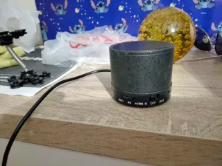 Altavoz MP3 Negro y Dorado