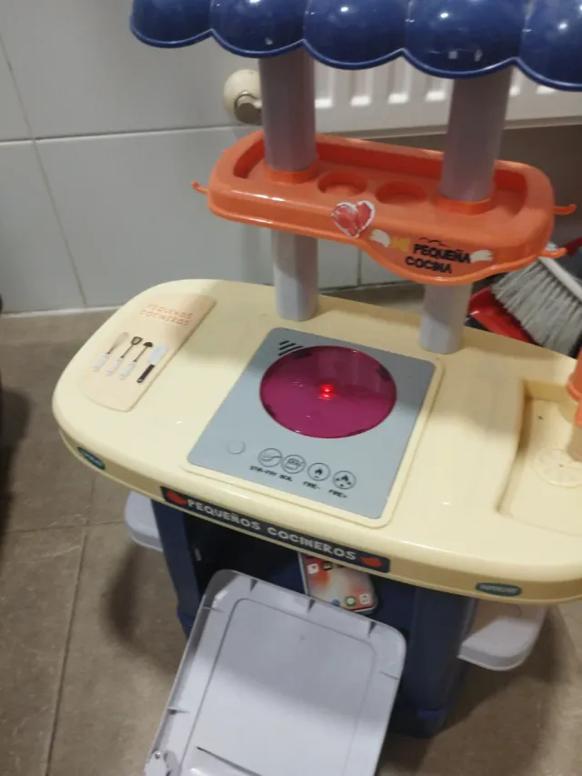 Cocinita infantil de juguete