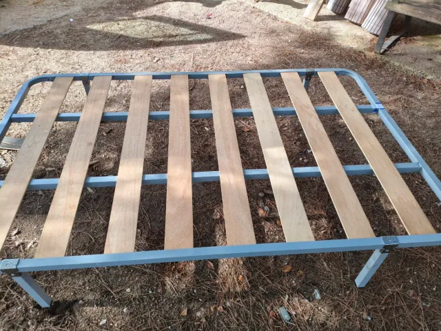 Somier de lamas con patas