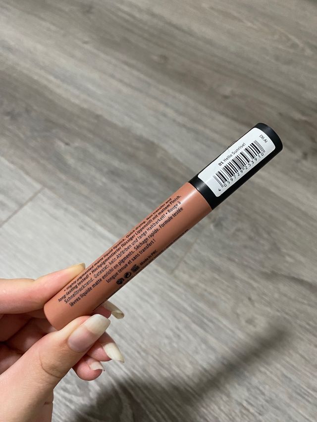 Labial líquido mate marrón larga duración Essence