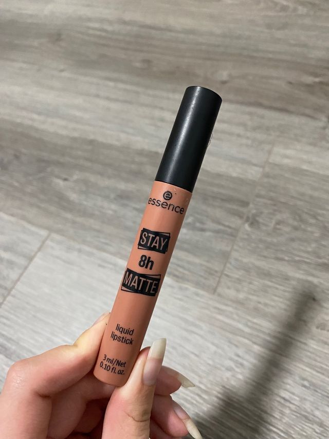 Labial líquido mate marrón larga duración Essence