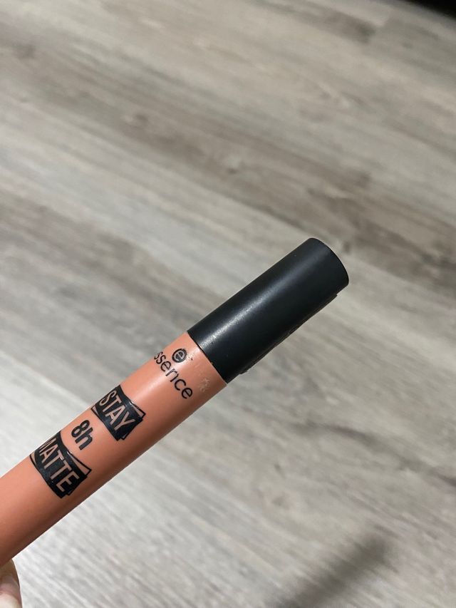 Labial líquido mate marrón larga duración Essence