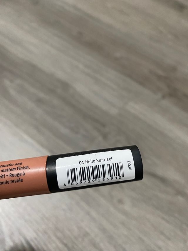 Labial líquido mate marrón larga duración Essence