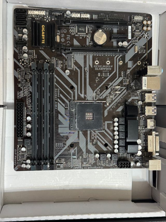 Placa Base Gigabyte B450M DS3H Socket AM4