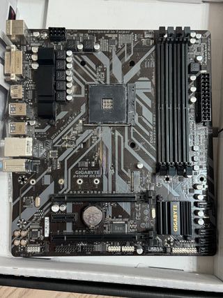 Placa Base Gigabyte B450M DS3H Socket AM4