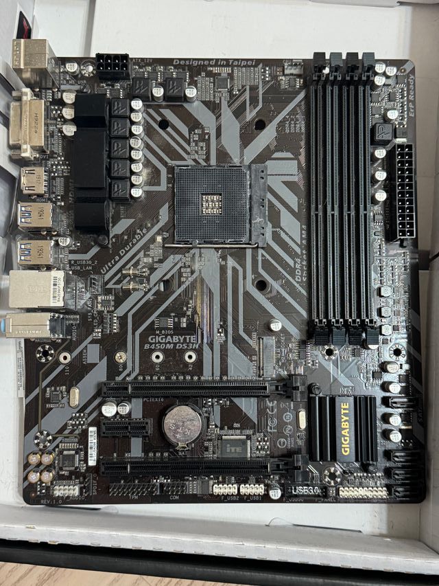 Placa Base Gigabyte B450M DS3H Socket AM4