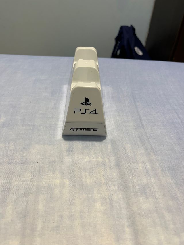 Supporto di ricarica per controller PS4 4gamers