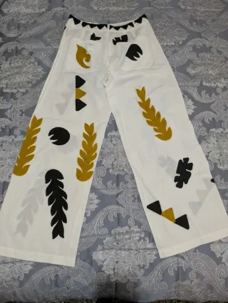 Pantalones anchos Zara estampados