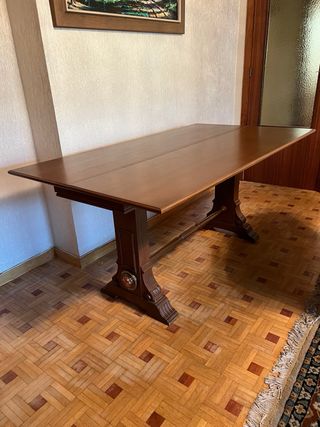 Mesa antigua de madera plegable