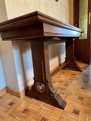 Mesa antigua de madera plegable