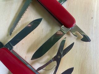 2 Canivetes Victorinox Super Tinker e Camper