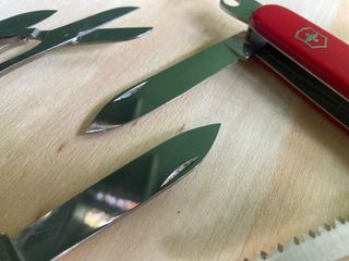 2 Canivetes Victorinox Super Tinker e Camper