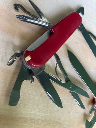 2 Canivetes Victorinox Super Tinker e Camper