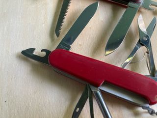 2 Canivetes Victorinox Super Tinker e Camper