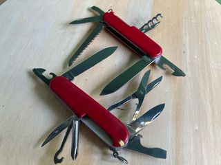 2 Canivetes Victorinox Super Tinker e Camper