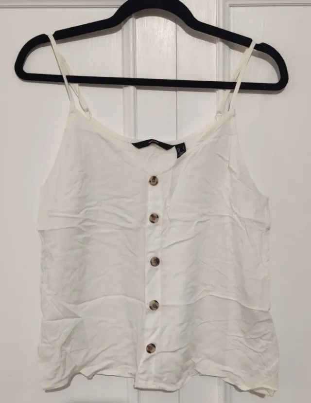 Camiseta de tirantes blanca con botones