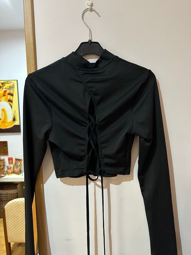 Top negro cuello alto talla S
