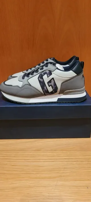 Sapatilhas GAP Cinzentas e Brancas Novas