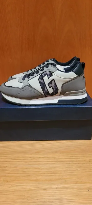 Sapatilhas GAP Cinzentas e Brancas Novas