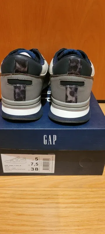 Sapatilhas GAP Cinzentas e Brancas Novas