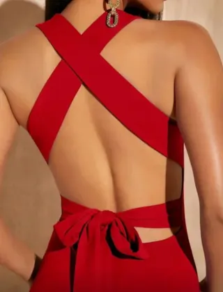 Vestido rojo espalda semi-descubierta
