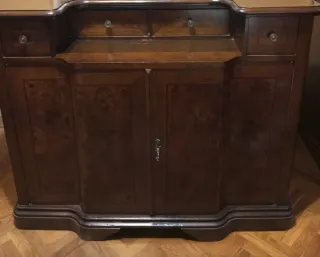 Mueble antiguo de madera