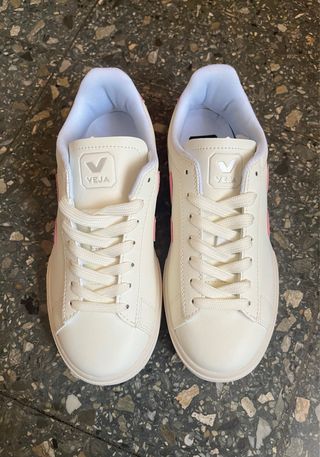 Zapatillas Veja Blancas y Rosas