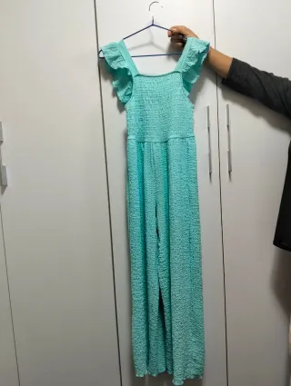 Mono niña verde agua