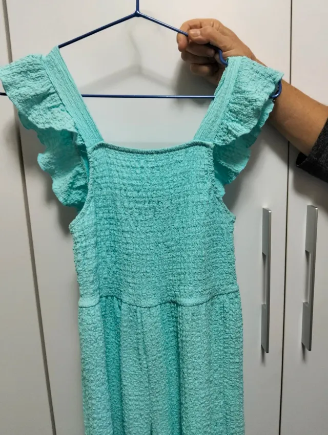 Mono niña verde agua