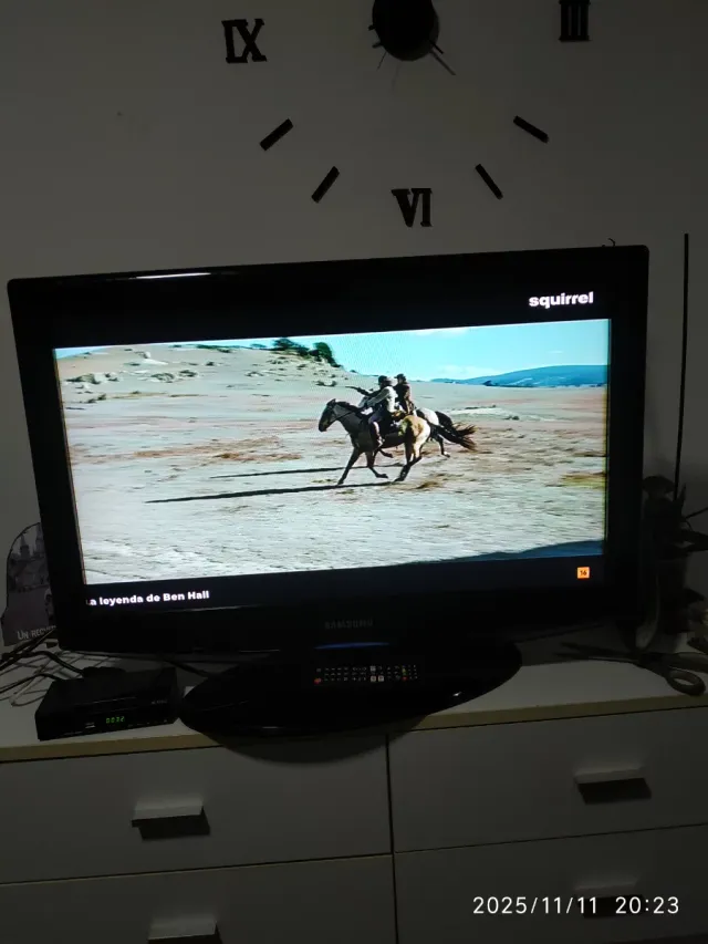 Televisión Samsung 32 Negra y Plateada