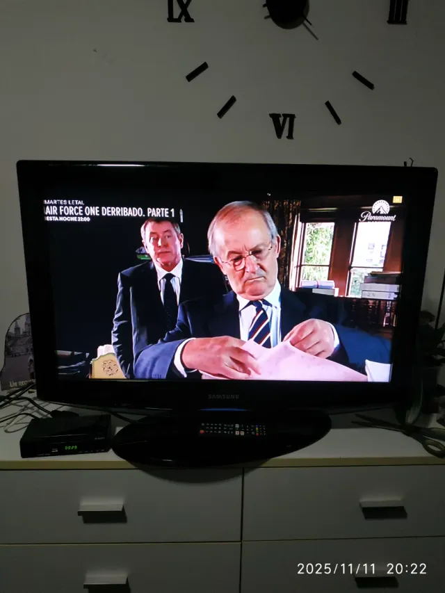 Televisión Samsung 32 Negra y Plateada