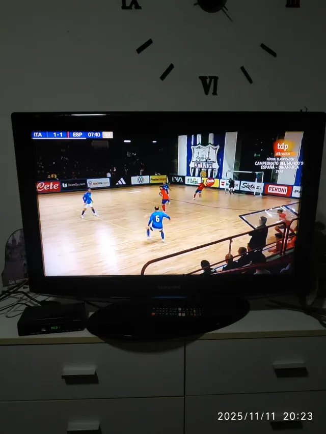 Televisión Samsung 32 Negra y Plateada