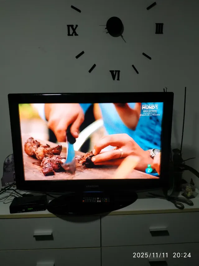 Televisión Samsung 32 Negra y Plateada