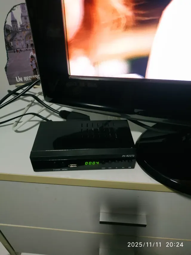 Televisión Samsung 32 Negra y Plateada