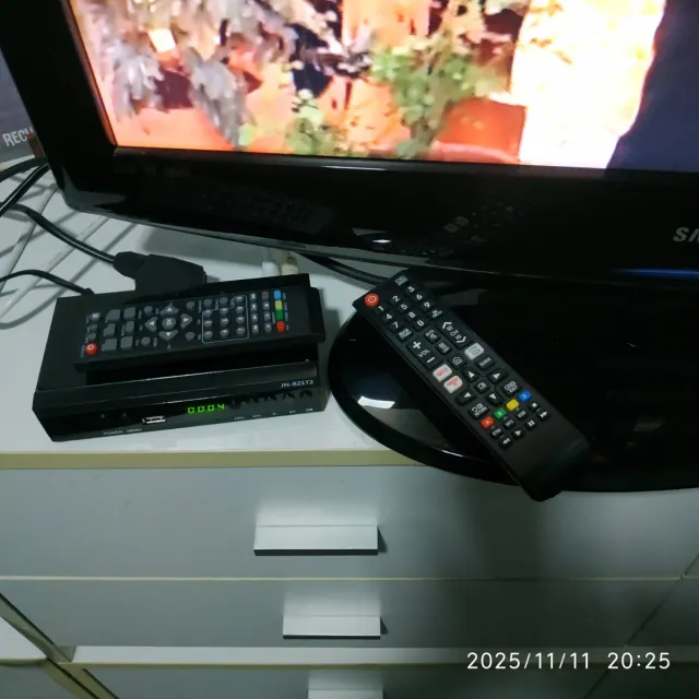 Televisión Samsung 32 Negra y Plateada