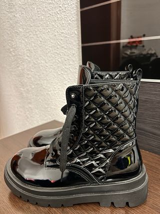 Botas de charol estilo militar