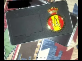 Insignia Race Corona Roja y Amarilla