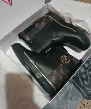 Botines Guess negros y marrones