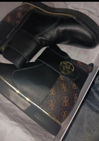 Botines Guess negros y marrones